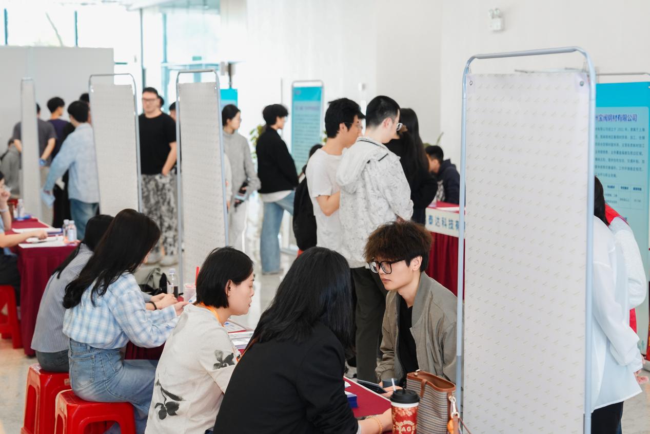 招聘会现场2